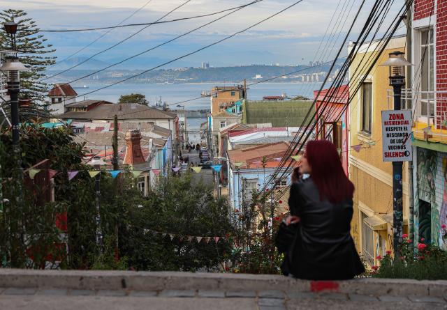 (260711) -- VALPARAISO, July 11, 2026 (Xinhua) -- This photo taken on July 10, 2026 shows a woman sitting on a street of Valparaiso, Chile. Valparaiso is one of the country's most important port cities.
   In 2003, the historic quarter of the seaport city of Valparaiso was designated as a World Heritage Site by the United Nations Educational, Scientific and Cultural Organization (UNESCO). (Xinhua/Zhou Jiayi)