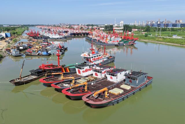 (260711) -- BEIJING, July 11, 2026 (Xinhua) -- A drone photo taken on July 11, 2026 shows vessels taking shelter at a port in response to the incoming typhoon in Lianyungang, east China's Jiangsu Province.
  Zhejiang Province in east China raised its typhoon emergency response to the highest level on Saturday as Typhoon Bavi, the 9th typhoon of 2026, barrels toward the country's eastern coast, triggering widespread disaster prevention efforts across multiple provincial-level regions. Several other nearby provincial-level regions have also rolled out targeted response measures against the approaching typhoon.
   According to Zhejiang Meteorological Observatory, the severe typhoon was located some 489 km off the coast of the province's city of Wenzhou as of 9 a.m. on Saturday, packing strong-typhoon-level winds near its center. It is forecast to move northwest at a speed of 30 to 35 km per hour and make landfall in Zhejiang around midnight. (Photo by Si Wei/Xinhua)