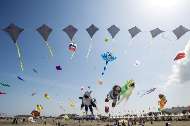 (260711) -- YOGYAKARTA, July 11, 2026 (Xinhua) -- Kites are seen during the Jogja International Kite Festival 2026 at Parangkusumo Beach in Yogyakarta, Indonesia, July 11, 2026. (Photo by Agung Supriyanto/Xinhua)