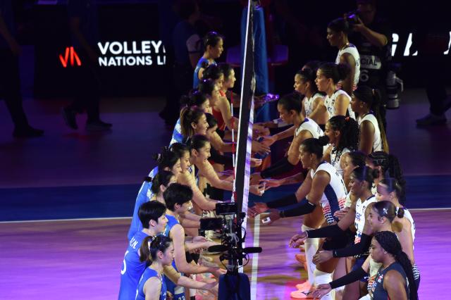 (260711) -- HONG KONG, July 11, 2026 (Xinhua) -- Players of China (L) and players of the Dominican Republic shake hands ahead of the match between China and the Dominican Republic at the Women's Volleyball Nations League (VNL) 2026 in Hong Kong, south China, July 11, 2026. (Xinhua/Lo Ping Fai)