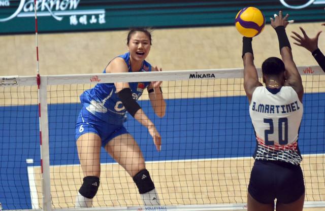 (260711) -- HONG KONG, July 11, 2026 (Xinhua) -- Gong Xiangyu (L) of China spikes the ball during the match between China and the Dominican Republic at the Women's Volleyball Nations League (VNL) 2026 in Hong Kong, south China, July 11, 2026. (Xinhua/Lo Ping Fai)