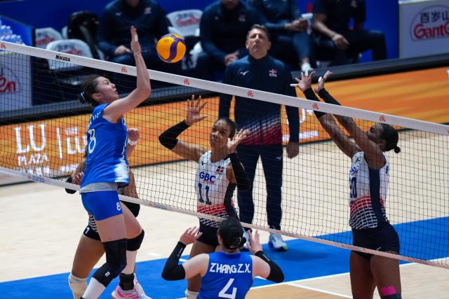 (260711) -- HONG KONG, July 11, 2026 (Xinhua) -- Chen Houyu (1st L) of China spikes the ball during the match between China and the Dominican Republic at the Women's Volleyball Nations League (VNL) 2026 in Hong Kong, south China, July 11, 2026. (Xinhua/Zhu Wei)