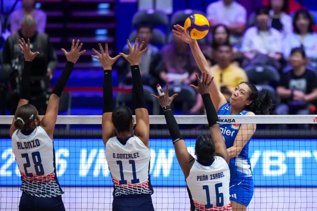 (260711) -- HONG KONG, July 11, 2026 (Xinhua) -- Tang Xin (1st R) of China spikes the ball during the match between China and the Dominican Republic at the Women's Volleyball Nations League (VNL) 2026 in Hong Kong, south China, July 11, 2026. (Xinhua/Zhu Wei)