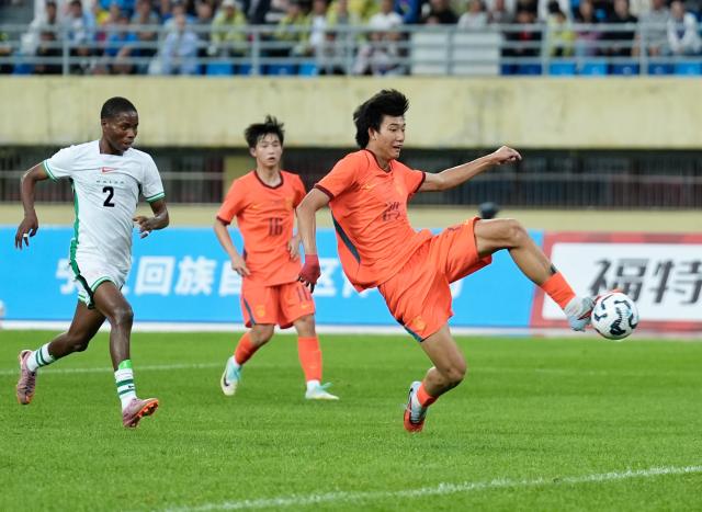 (260711) -- YINCHUAN, July 11, 2026 (Xinhua) -- Zhao Songyuan (1st R) shoots during the CFA Team China International Youth Football Tournament Yinchuan 2026 between Chinese U17 national team and Nigerian U17 national team in Yinchuan, northwest China's Ningxia Hui Autonomous Region, July 11, 2026. (Xinhua/Yang Zhisen)