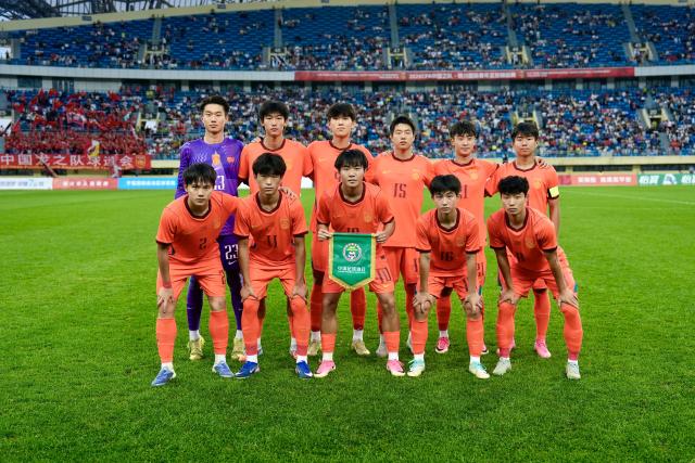(260711) -- YINCHUAN, July 11, 2026 (Xinhua) -- Players of Chinese U17 national team pose for a group photo prior to the CFA Team China International Youth Football Tournament Yinchuan 2026 between Chinese U17 national team and Nigerian U17 national team in Yinchuan, northwest China's Ningxia Hui Autonomous Region, July 11, 2026. (Xinhua/Yang Zhisen)