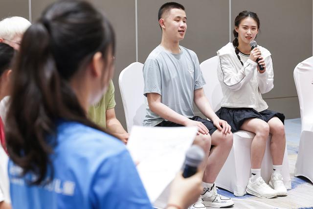 (260713) -- BEIJING, July 13, 2026 (Xinhua) -- World diving gold medalist Chen Yuxi (1st R) attends a summer camp event in Beijing, capital of China, July 12, 2026.
  UNICEF China on Sunday invited world diving gold medalist Chen Yuxi to a summer camp event here attended by children with visual impairments, in an effort to help children with disabilities discover their potential and raise public awareness of protecting their rights. (Xinhua/Zhang Yuwei)