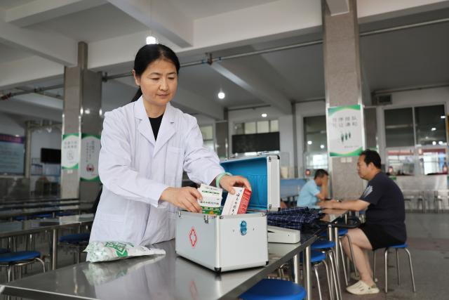 (260713) -- BEIJING, July 13, 2026 (Xinhua) -- A staff member checks a first aid kit at a flood relocation site in a school in Tianjin, north China, July 12, 2026.
  As extreme weather has battered multiple regions across China in recent days, local authorities have implemented disaster prevention and relief measures to safeguard people's lives and property. (Xinhua/Li Ran)