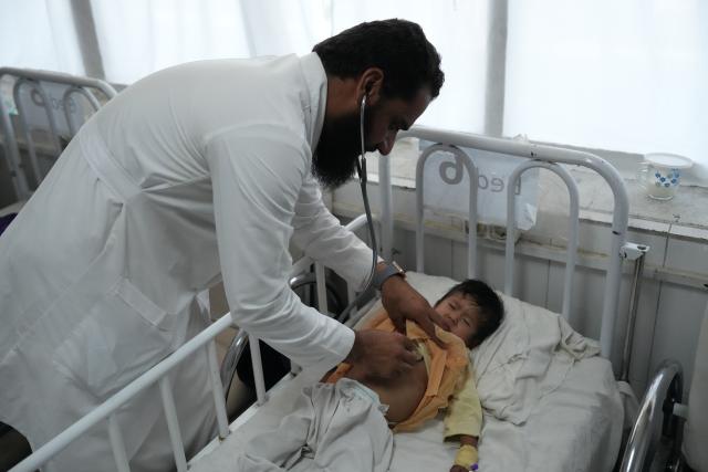 (260713) -- KABUL, July 13, 2026 (Xinhua) -- A doctor checks on a malnourished child at the Indira Gandhi Institute of Child Health in Kabul, Afghanistan, July 13, 2026. The UN Children's Fund (UNICEF) has raised the alarm that 3.7 million children under the age of 5 in Afghanistan are at heightened risk of malnutrition, according to a new report issued on Sunday. (Photo by Saifurahman Safi/Xinhua)