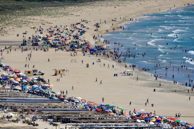 (260713) -- TYRE, July 13, 2026 (Xinhua) -- People enjoy themselves on a beach in Tyre, Lebanon, July 12, 2026. (Photo by Ali Hashisho/Xinhua)