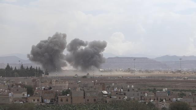 (260713) -- SANAA, July 13, 2026 (Xinhua) -- Smoke rises after airstrikes on Sanaa International Airport in Sanaa, Yemen, July 13, 2026. Houthi-run Al-Masirah TV said Monday Saudi Arabia launched several airstrikes on the runways of Sanaa International Airport in the Houthi-controlled Yemeni capital. (Houthi Media Center/Handout via Xinhua)