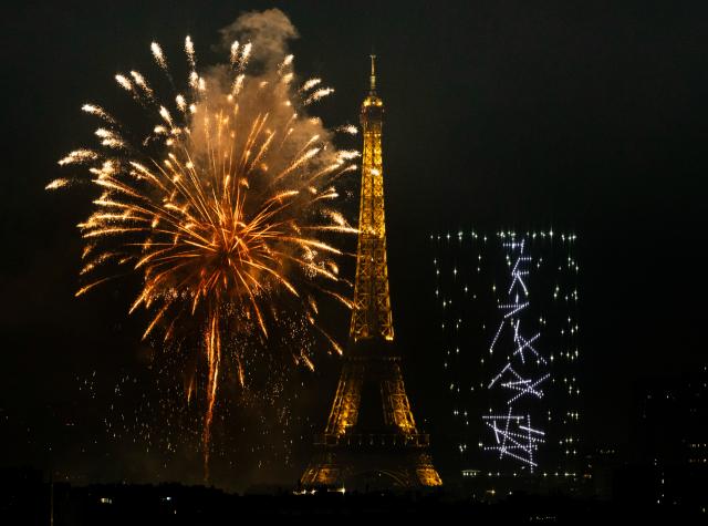 (260713) -- PARIS, July 13, 2026 (Xinhua) -- Fireworks illuminate the sky near the Eiffel Tower during the Bastille Day celebrations in Paris, France, on July 13, 2026. (Xinhua/Wu Huiwo)
