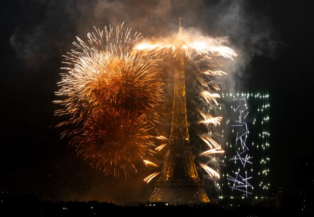 (260713) -- PARIS, July 13, 2026 (Xinhua) -- Fireworks illuminate the sky near the Eiffel Tower during the Bastille Day celebrations in Paris, France, on July 13, 2026. (Xinhua/Wu Huiwo)