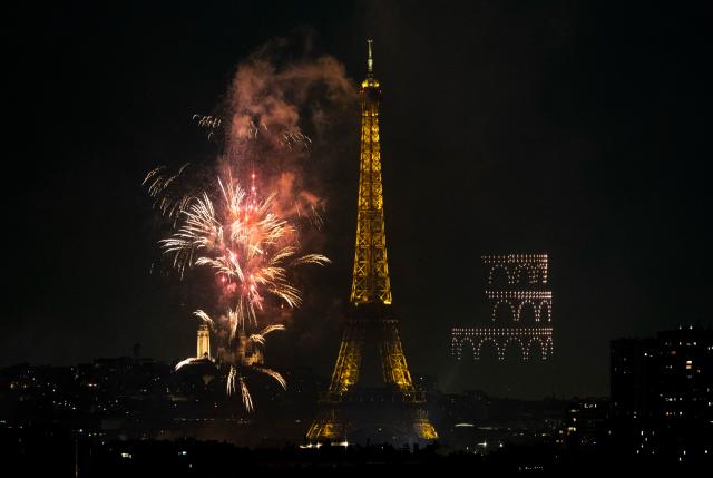 (260713) -- PARIS, July 13, 2026 (Xinhua) -- Fireworks illuminate the sky near the Eiffel Tower during the Bastille Day celebrations in Paris, France, on July 13, 2026. (Xinhua/Wu Huiwo)