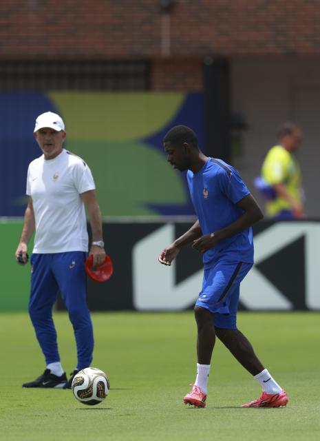 (260714) -- DALLAS, July 14, 2026 (Xinhua) -- Ousmane Dembele (R) of France attends a training session ahead of the semi-final match between France and Spain at the 2026 FIFA World Cup in Dallas, the United States, on July 13, 2026. (Xinhua/Hu Xingyu)