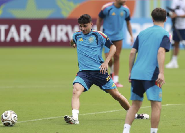 (260714) -- DALLAS, July 14, 2026 (Xinhua) -- Pedri of Spain attends a training session ahead of the semi-final match between France and Spain at the 2026 FIFA World Cup in Dallas, the United States, on July 13, 2026. (Xinhua/Hu Xingyu)
