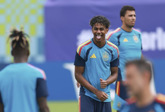 (260714) -- DALLAS, July 14, 2026 (Xinhua) -- Lamine Yamal of Spain attends a training session ahead of the semi-final match between France and Spain at the 2026 FIFA World Cup in Dallas, the United States, on July 13, 2026. (Xinhua/Hu Xingyu)