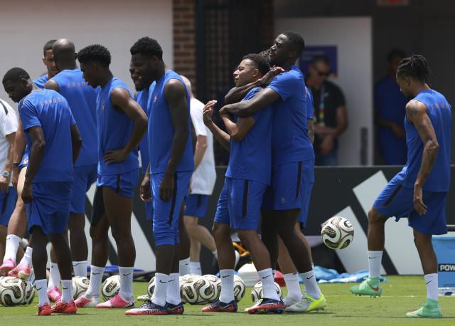 (260714) -- DALLAS, July 14, 2026 (Xinhua) -- Kylian Mbappe (3rd R) and Ibrahima Konate (2nd R) of France attend a training session ahead of the semi-final match between France and Spain at the 2026 FIFA World Cup in Dallas, the United States, on July 13, 2026. (Xinhua/Hu Xingyu)