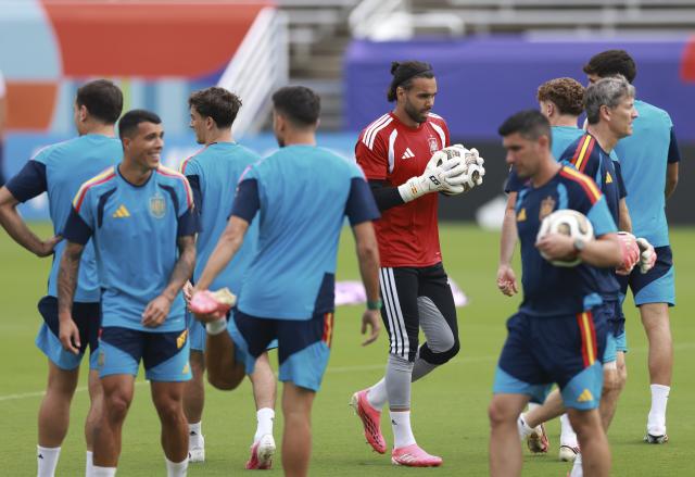 (260714) -- DALLAS, July 14, 2026 (Xinhua) -- David Raya (5th L), goalkeeper of Spain, attends a training session ahead of the semi-final match between France and Spain at the 2026 FIFA World Cup in Dallas, the United States, on July 13, 2026. (Xinhua/Hu Xingyu)
