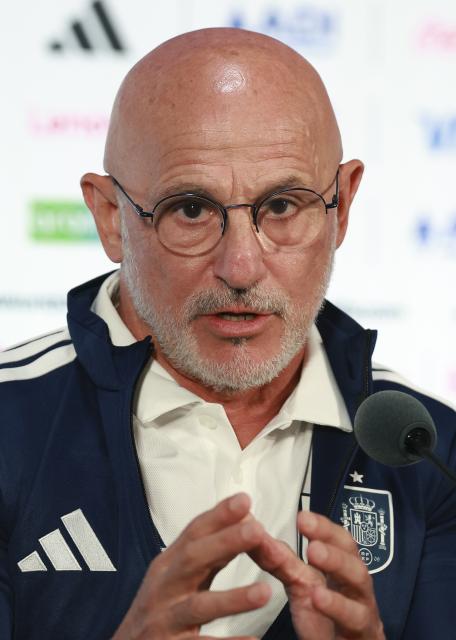 (260714) -- DALLAS, July 14, 2026 (Xinhua) -- Luis de la Fuente, head coach of Spain, attends a press conference ahead of the semi-final match between France and Spain at the 2026 FIFA World Cup in Dallas, the United States, on July 13, 2026. (Xinhua/Hu Xingyu)