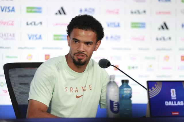 (260714) -- DALLAS, July 14, 2026 (Xinhua) -- Warren Zaire-Emery of France attends a press conference ahead of the semi-final match between France and Spain at the 2026 FIFA World Cup in Dallas, the United States, on July 13, 2026. (Xinhua/Hu Xingyu)