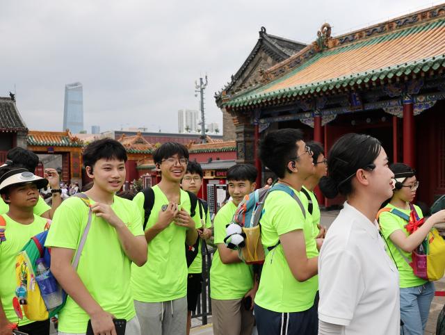 (260714) -- ANSHAN, July 14, 2026 (Xinhua) -- Members of a study tour visit Shenyang Palace Museum in Shenyang, northeast China's Liaoning Province, July 10, 2026. Nearly 50 international teachers and students from five countries, including Mongolia, Greece, Thailand, Vietnam and Indonesia, joined the study tour, visiting modern agricultural production sites in northern China and enjoying immersive experiences of traditional Chinese culture. (Xinhua/Li Gang)