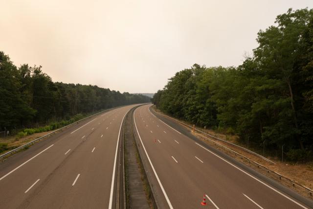 (260714) -- SEINE-ET-MARNE, July 14, 2026 (Xinhua) -- This photo taken on July 14, 2026 shows a closed road due to a wildfire in Seine-et-Marne, France. French police have detained 59 people across the country in connection with wildfires, including two suspects linked to the blaze in the Fontainebleau forest in Seine-et-Marne department, southeast of Paris, French Interior Minister Laurent Nunez said on Monday.
   The wildfire in the Fontainebleau forest broke out on Sunday evening and continued to spread on Monday. (Xinhua/Wu Huiwo)