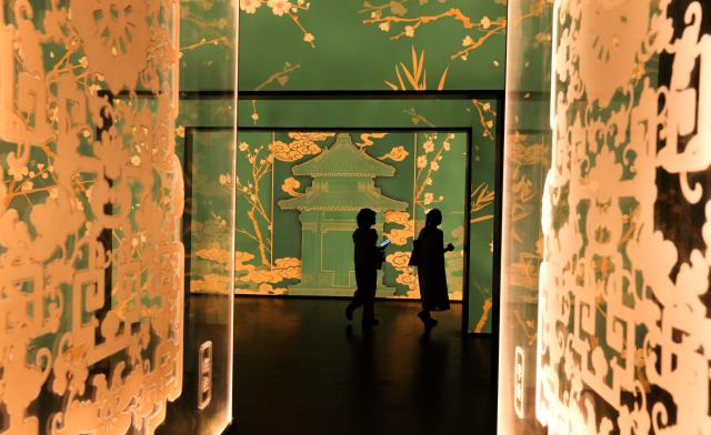 (260714) -- BEIJING, July 14, 2026 (Xinhua) -- People visit "A Garden Within: An Immersive Light and Shadow Exhibition of the Qianlong Garden" at National Museum of Classic Books in Beijing, capital of China, July 14, 2026. The exhibition, which features multiple immersive scenarios and interactive installations, is held here from July 9 to Dec. 6.
   The Qianlong Garden, also known as the Garden of the Palace of Tranquil Longevity, was built by Emperor Qianlong (1711-1799) of Qing Dynasty (1644-1911) as a private retreat for his later years in the Forbidden City, or today's Palace Museum. (Xinhua/Yin Gang)