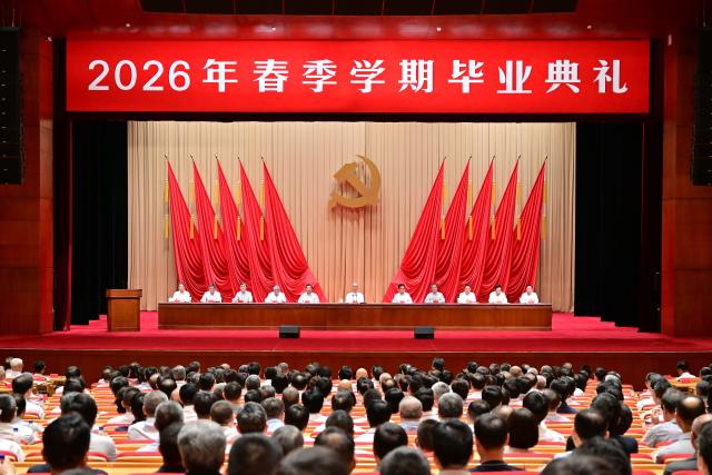 (260714) -- BEIJING, July 14, 2026 (Xinhua) -- Cai Qi, a member of the Standing Committee of the Political Bureau of the Communist Party of China (CPC) Central Committee and president of the Party School of the CPC Central Committee (National Academy of Governance), attends a graduation ceremony for the 2026 spring semester and presents certificates to the semester's graduates, July 14, 2026. (Xinhua/Zhai Jianlan)