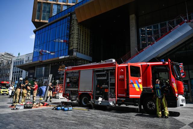 (260714) -- BRUSSELS, July 14, 2026 (Xinhua) -- Firefighters arrive at the fire site of the Oxy building on De Brouckere Square, Brussels, Belgium, July 14, 2026. Multiple people have died on Tuesday in a fire at the well-known Oxy building on De Brouckere Square, in the center of Brussels.
   According to local media, 6 people are still missing. The fire brigade has deployed en masse for a major search and rescue operation. (Xinhua/Peng Ziyang)