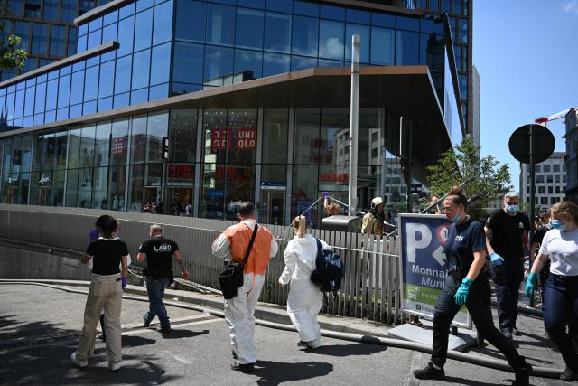 (260714) -- BRUSSELS, July 14, 2026 (Xinhua) -- Police officers are seen at the fire site of the Oxy building on De Brouckere Square, Brussels, Belgium, July 14, 2026. Multiple people have died on Tuesday in a fire at the well-known Oxy building on De Brouckere Square, in the center of Brussels.
   According to local media, 6 people are still missing. The fire brigade has deployed en masse for a major search and rescue operation. (Xinhua/Peng Ziyang)