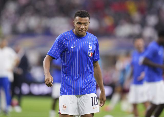 (260715) -- DALLAS, July 15, 2026 (Xinhua) -- Kylian Mbappe of France reacts before the semifinal match between France and Spain at the 2026 FIFA World Cup at Dallas Stadium in Dallas, the United States, July 14, 2026. (Xinhua/Wu Xiaoling)
