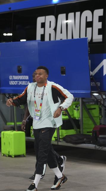 (260715) -- DALLAS, July 15, 2026 (Xinhua) -- Kylian Mbappe of France arrives before the semifinal match between France and Spain at the 2026 FIFA World Cup at Dallas Stadium in Dallas, the United States, July 14, 2026. (Xinhua/Huang Zongzhi)