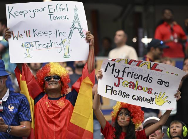 (260715) -- DALLAS, July 15, 2026 (Xinhua) -- Fans cheer for team Spain before the semifinal match between France and Spain at the 2026 FIFA World Cup at Dallas Stadium in Dallas, the United States, July 14, 2026. (Xinhua/Chen Yichen)