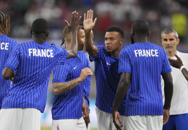 (260715) -- DALLAS, July 15, 2026 (Xinhua) -- Kylian Mbappe of France cheers with teammates before the semifinal match between France and Spain at the 2026 FIFA World Cup at Dallas Stadium in Dallas, the United States, July 14, 2026. (Xinhua/Wu Xiaoling)