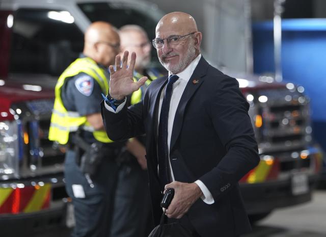 (260715) -- DALLAS, July 15, 2026 (Xinhua) -- Luis de la Fuente, head coach of Spain arrives before the semifinal match between France and Spain at the 2026 FIFA World Cup at Dallas Stadium in Dallas, the United States, July 14, 2026. (Xinhua/Huang Zongzhi)