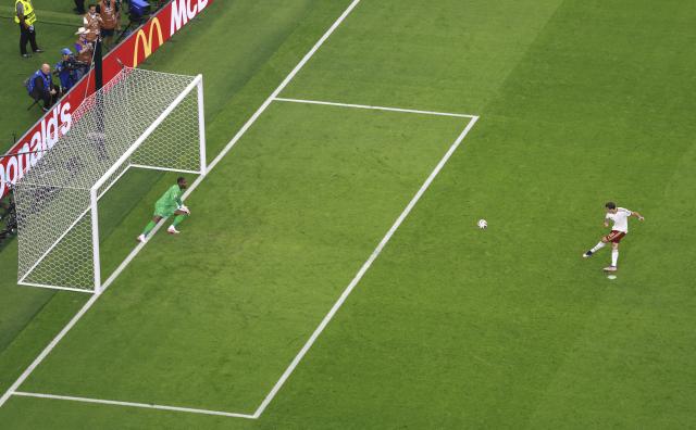 (260715) -- DALLAS, July 15, 2026 (Xinhua) -- Mikel Oyarzabal (R) of Spain scores a penalty kick during the semifinal match between France and Spain at the 2026 FIFA World Cup at Dallas Stadium in Dallas, the United States, July 14, 2026. (Xinhua/Hu Xingyu)
