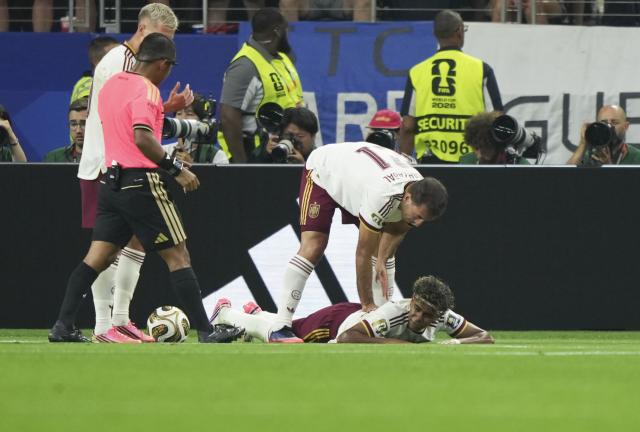 (260715) -- DALLAS, July 15, 2026 (Xinhua) -- Lamine Yamal (bottom) of Spain falls down during the semifinal match between France and Spain at the 2026 FIFA World Cup at Dallas Stadium in Dallas, the United States, July 14, 2026. (Xinhua/Huang Zongzhi)