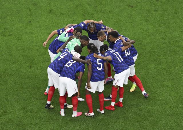 (260715) -- DALLAS, July 15, 2026 (Xinhua) -- Players of France huddle before the semifinal match between France and Spain at the 2026 FIFA World Cup at Dallas Stadium in Dallas, the United States, July 14, 2026. (Xinhua/Hu Xingyu)