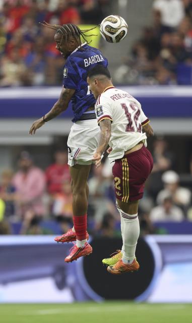 (260715) -- DALLAS, July 15, 2026 (Xinhua) -- Bradley Barcola (top) of France jumps for a header against Pedro Porro of Spain during the semifinal match between France and Spain at the 2026 FIFA World Cup at Dallas Stadium in Dallas, the United States, July 14, 2026. (Xinhua/Xu Zijian)
