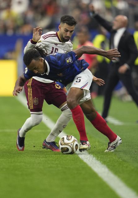 (260715) -- DALLAS, July 15, 2026 (Xinhua) -- Jules Kounde (front) of France vies with Alex Baena of Spain during the semifinal match between France and Spain at the 2026 FIFA World Cup at Dallas Stadium in Dallas, the United States, July 14, 2026. (Xinhua/Wu Xiaoling)