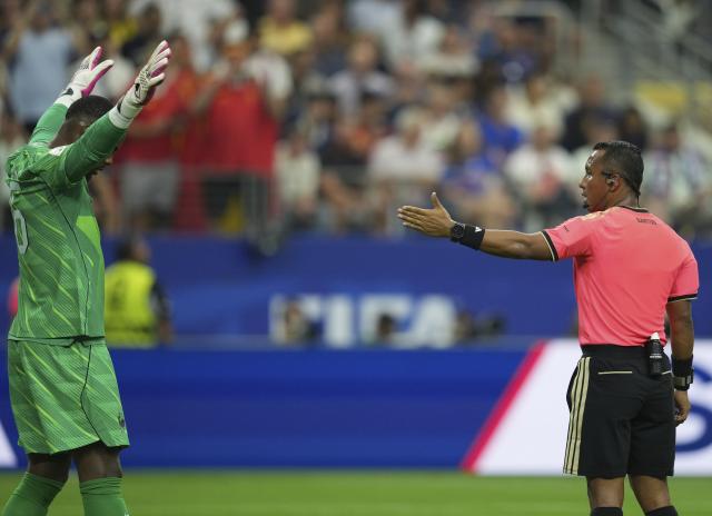 (260715) -- DALLAS, July 15, 2026 (Xinhua) -- Referee Ivan Barton (R) gestures during the semifinal match between France and Spain at the 2026 FIFA World Cup at Dallas Stadium in Dallas, the United States, July 14, 2026. (Xinhua/Wu Xiaoling)