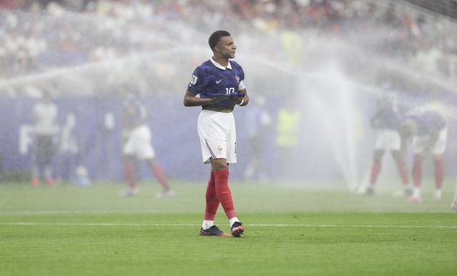 (260715) -- DALLAS, July 15, 2026 (Xinhua) -- Kylian Mbappe of France reacts in a hydration break during the semifinal match between France and Spain at the 2026 FIFA World Cup at Dallas Stadium in Dallas, the United States, July 14, 2026. (Xinhua/Xu Zijian)