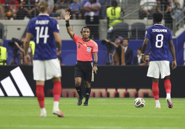 (260715) -- DALLAS, July 15, 2026 (Xinhua) -- Referee Ivan Barton (C) gestures during the semifinal match between France and Spain at the 2026 FIFA World Cup at Dallas Stadium in Dallas, the United States, July 14, 2026. (Xinhua/Xu Zijian)
