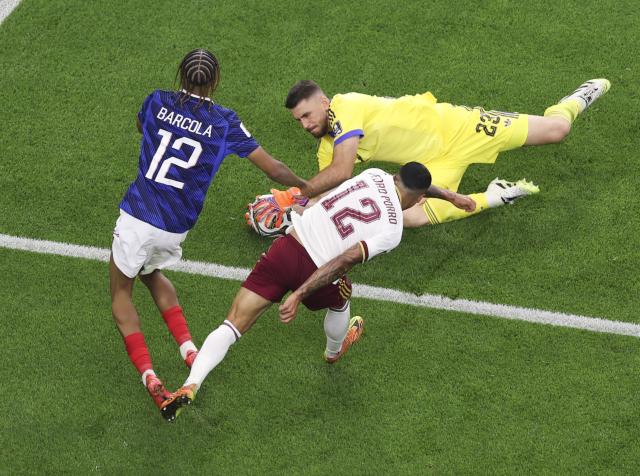 (260715) -- DALLAS, July 15, 2026 (Xinhua) -- Goalkeeper Unai Simon (R) of Spain makes a save during the semifinal match between France and Spain at the 2026 FIFA World Cup at Dallas Stadium in Dallas, the United States, July 14, 2026. (Xinhua/Hu Xingyu)