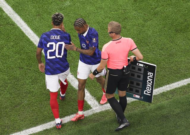 (260715) -- DALLAS, July 15, 2026 (Xinhua) -- Bradley Barcola (C) of France is substituted by Desire Doue (L) during the semifinal match between France and Spain at the 2026 FIFA World Cup at Dallas Stadium in Dallas, the United States, July 14, 2026. (Xinhua/Hu Xingyu)