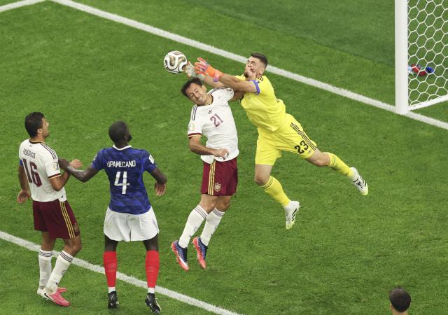 (260715) -- DALLAS, July 15, 2026 (Xinhua) -- Goalkeeper Unai Simon (1st R) of Spain makes a save during the semifinal match between France and Spain at the 2026 FIFA World Cup at Dallas Stadium in Dallas, the United States, July 14, 2026. (Xinhua/Hu Xingyu)