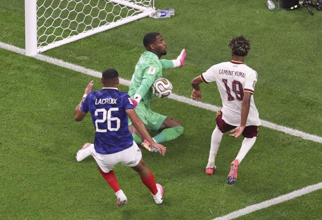 (260715) -- DALLAS, July 15, 2026 (Xinhua) -- Goalkeeper Mike Maignan (C) of France makes a save during the semifinal match between France and Spain at the 2026 FIFA World Cup at Dallas Stadium in Dallas, the United States, July 14, 2026. (Xinhua/Hu Xingyu)