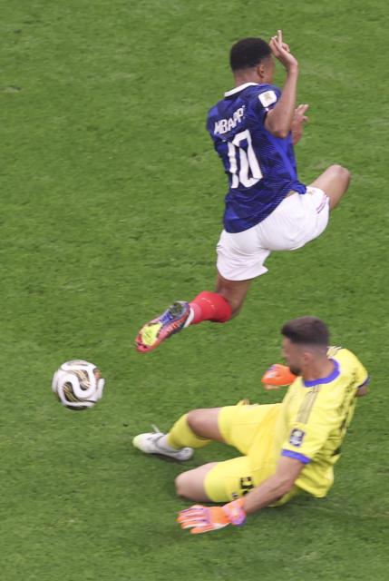 (260715) -- DALLAS, July 15, 2026 (Xinhua) -- Kylian Mbappe (top) of France competes during the semifinal match between France and Spain at the 2026 FIFA World Cup at Dallas Stadium in Dallas, the United States, July 14, 2026. (Xinhua/Hu Xingyu)