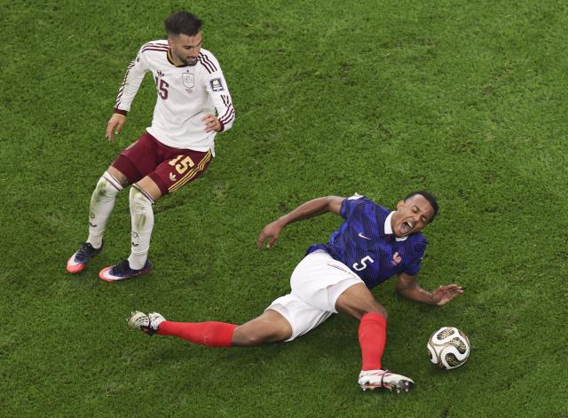 (260715) -- DALLAS, July 15, 2026 (Xinhua) -- Jules Kounde (R) of France falls down during the semifinal match between France and Spain at the 2026 FIFA World Cup at Dallas Stadium in Dallas, the United States, July 14, 2026. (Xinhua/Hu Xingyu)