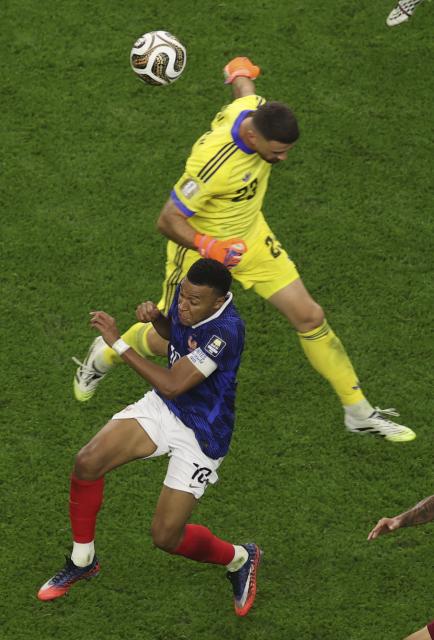 (260715) -- DALLAS, July 15, 2026 (Xinhua) -- Kylian Mbappe (bottom) of France competes during the semifinal match between France and Spain at the 2026 FIFA World Cup at Dallas Stadium in Dallas, the United States, July 14, 2026. (Xinhua/Hu Xingyu)